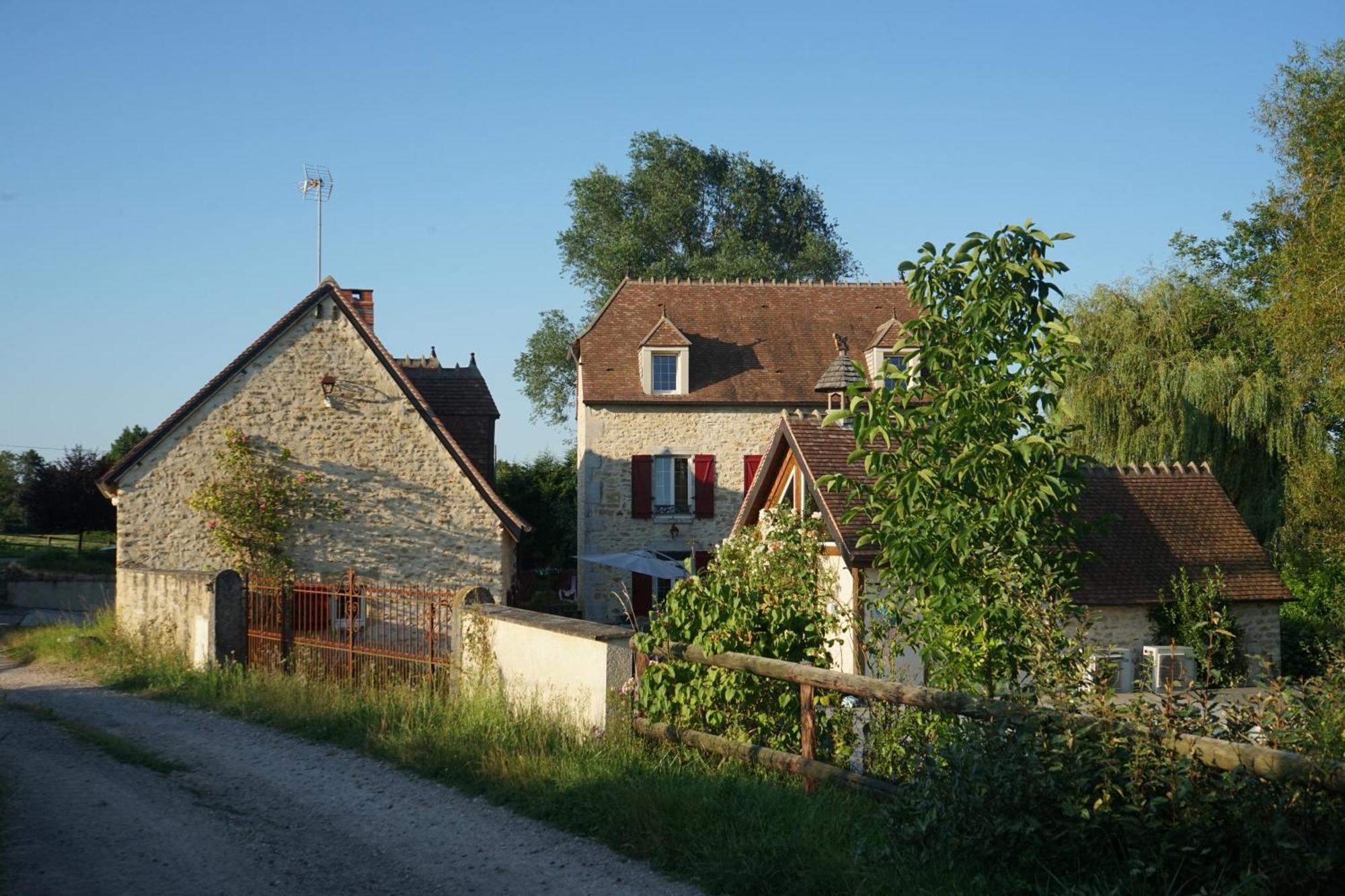 Hotel Moulin De Petoulle Charenton-du-Cher Exterior foto